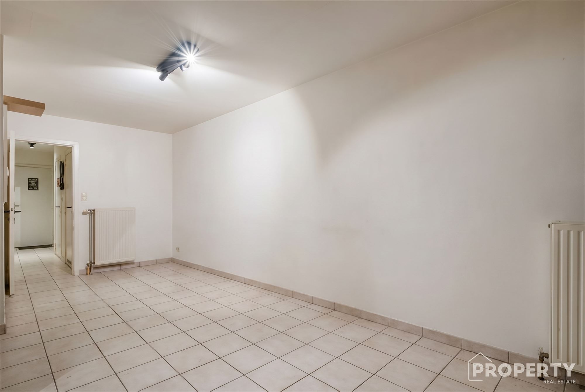 Te renoveren appartement met 2 slaapkamers & garage! - foto 5