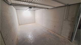 Ondergrondse GARAGEBOX met een zeer goede ligging in een recente residentie in de Jan Breydellaan in Sint-Andries Brugge.Ideaal voor buurtbewoners...
