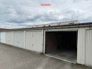 Graag bieden wij u deze garagebox aan. De plaats is gemakkelijk bereikbaar en afgesloten via een automatische poort. De wagen staat veilig...