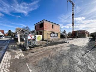 Hier leeft u in alle rust, omgeven door groen en toch dicht bij alles wat telt.LIGGINGIn een rustige doodlopende straat, nabij de Markt en het...