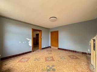 VOLLEDIG TE RENOVEREN WONING met VERRASSEND RUIM WOONOPPERVLAK VAN 220M² met DIEPE TUIN en prachtig vergezicht in het LANDELIJKE BEVER...