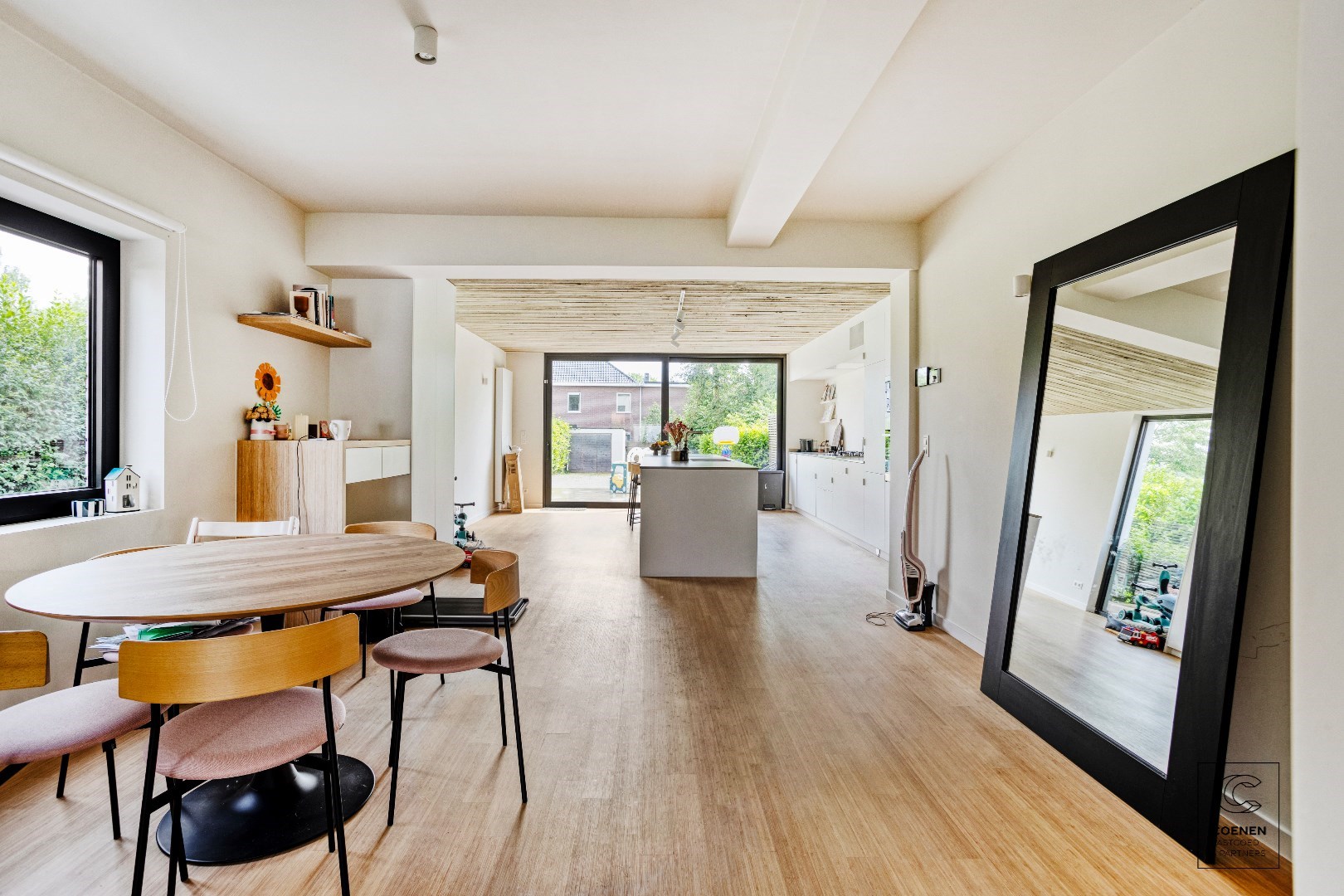 Prachtig volledig gerenoveerde woning met 3 slaapkamers op een TOPlocatie te Schilde! - foto 1