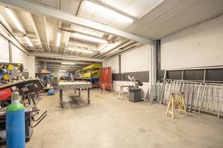  Looking for a neat storage space or workshop with its own plumbing and outdoor space, in a quiet neighborhood but still easily accessible via A12...