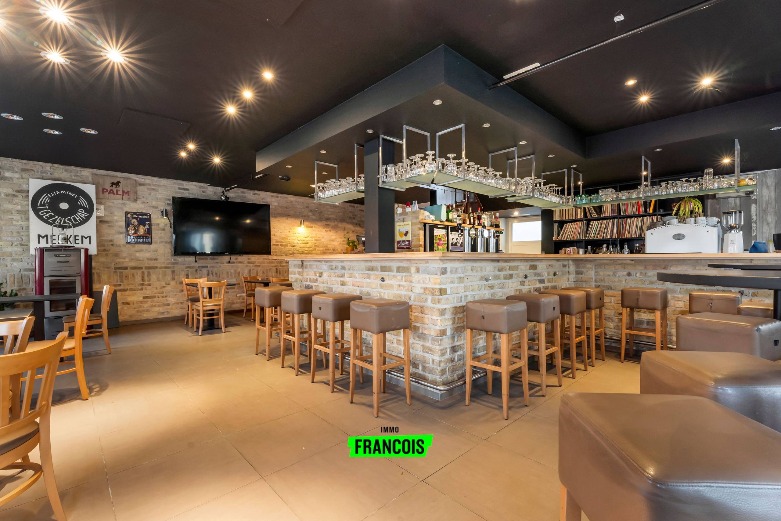 Ruime hoekwoning/handelszaak in het centrum van Merkem - foto 2