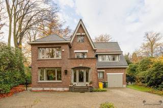 Te midden van een weelderig groen domein van 10.500 m² bevindt zich deze uitzonderlijke villa, waar elegantie, comfort en discretie samenkomen...