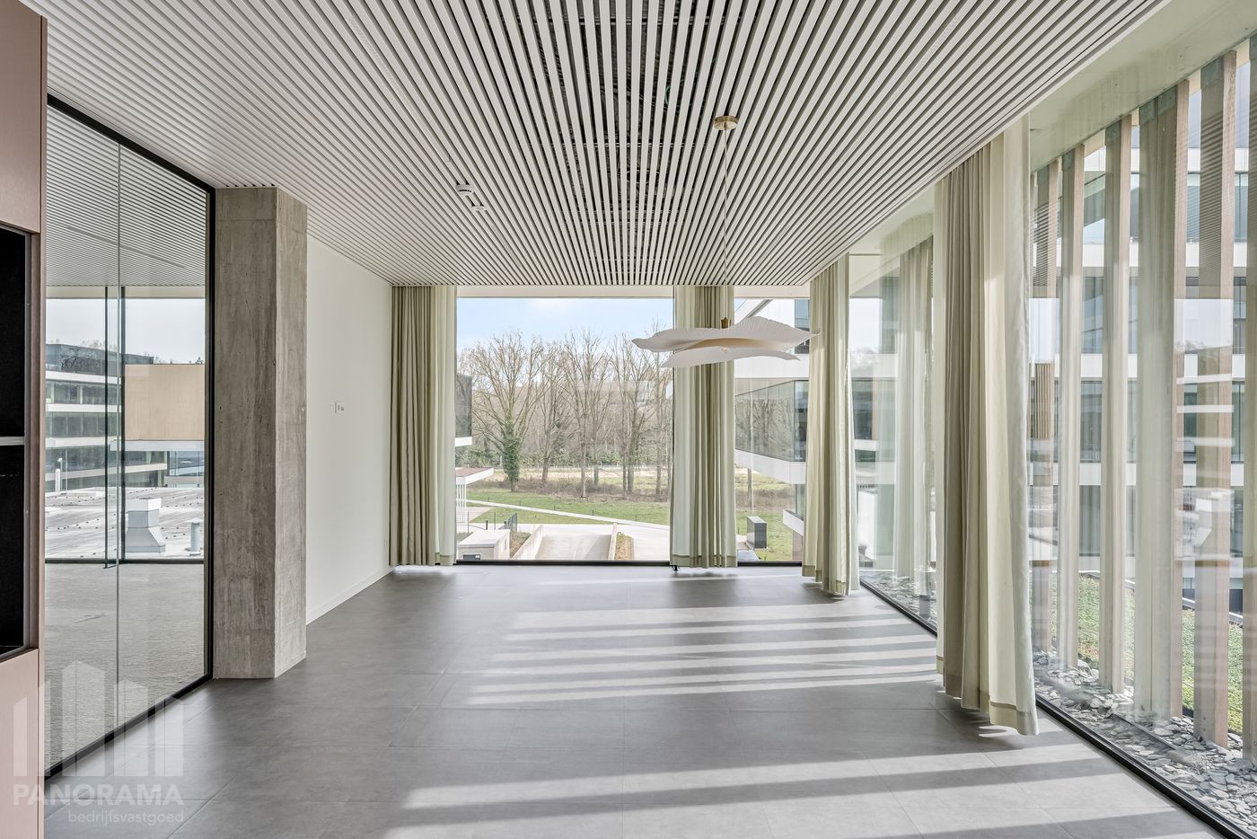693 m² HIGH-END KANTOREN OP TOPLOCATIE LANGS DE E40 TE OOSTKAMP - foto 4