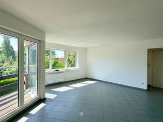 <p><span>DESTELBERGEN </span><span>- Are you looking for a two-bedroom apartment with a sunny terrace and a garage for rent in Destelbergen?<br />Then this apartment might be just what you're looking for.</span></p><p><span>The main highlights at a glance: </span></p><ul><li><span>Centrally and quietly located</span></li><li><span>Garage</span></li><li><span>Bright, spacious open-concept living and dining area</span></li><li><span>Beautiful, sunny terrace</span></li><li><span>Move-in ready</span></li></ul><p><span>Here’s what the apartment looks like:</span><span><br />Entrance hall with coat closet and separate toilet, spacious living area with open kitchen (refrigerator, oven, and ceramic cooktop), sunny terrace (southwest-facing), storage room, 2 bedrooms, and bathroom with double sink, tub/shower, and toilet.<br />Lockable garage included.<br /><br /></span></p><p><span>Important<br />Available from:</span><span>8/1/2026<br />EPC: 243 kWh/(m² year)<br />Rent: 900 euros/month + 25 euros/month in common area fees</span></p><p><span>To schedule an on-site visit, be sure to fill out your tenant profile on our website.</span></p>