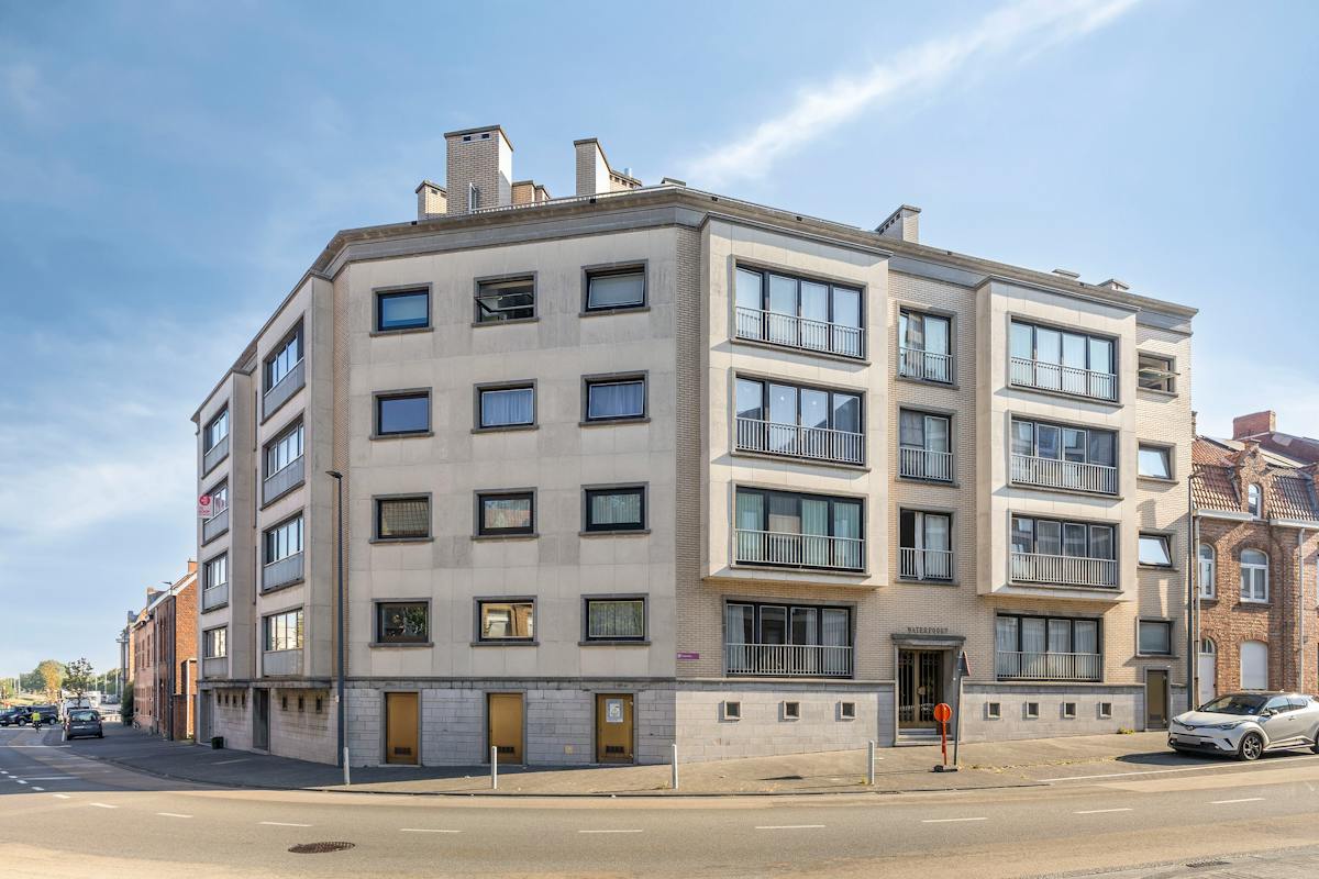 Appartement te koop met 2 kamers, terras en garage in Ieper - foto 3