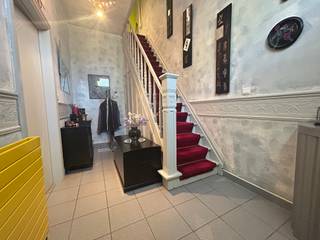 karaktervolle herenwoning op 1714m² met 4 slaapkamers en atelier.Indeling:Op het gelijkvloers hebben we de inkom, living, ruime keuken met...