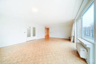 Info en bezoek - 02 315 51 71. Op de zeer gewilde Avenue Molière op nummer 86, op een steenworp afstand van alle voorzieningen en openbaar...