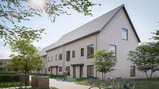 <p>Deze energiezuinige nieuwbouwwoning combineert een slimme indeling met hedendaags wooncomfort en duurzame technieken. Met drie slaapkamers, een praktische berging en een extra zolderruimte biedt deze woning alle ruimte voor gezinnen, koppels of thuiswerkers die comfortabel willen wonen op een centrale locatie.</p><p>Op het gelijkvloers bevindt zich een lichtrijke leefruimte met open keuken en directe toegang tot de privatieve tuin. Dankzij de grote raampartijen geniet je hier van veel natuurlijk licht en een aangenaam ruimtelijk gevoel. De eerste verdieping omvat twee volwaardige slaapkamers, een badkamer en een handige berging. Op de tweede verdieping vind je een ruime derde slaapkamer en een afzonderlijke zolderruimte, ideaal als extra opslagplaats.</p><p>De woning wordt gerealiseerd volgens de BEN20-norm of beter, wat garant staat voor een laag energieverbruik en een hoog wooncomfort. Bovendien heb je, volgens het lastenboek, nog inspraak in de afwerking zodat je de woning mee naar eigen smaak kunt vormgeven.</p><p>De centrale ligging is een extra troef. Winkels, scholen, openbaar vervoer en belangrijke invalswegen bevinden zich op korte afstand, terwijl je toch geniet van een rustige en aangename woonomgeving. Een ondergrondse autostaanplaats dient mee aangekocht te worden, waardoor het bovengrondse woonerf groen, veilig en autoluw blijft.</p><p>Voor kopers die aan de voorwaarden voldoen, kan het verlaagde btw-tarief van 6% van toepassing zijn.</p><p>Interesse? Contacteer Malines Group voor meer informatie of plan een bezoek via onze website.</p>