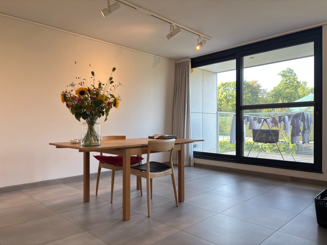 Instapklaar appartement met twee slaapkamers, terras en autostaanplaats nabij UZ Gasthuisberg! - photo 4