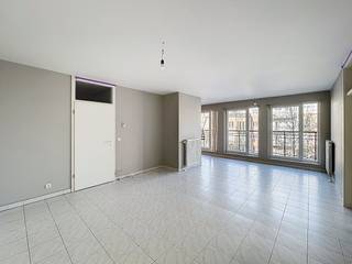 JETTE - Appartement twee slaapkamers te huur met parking op de 4de verdieping in uitstekende staat. Bij het appartement hoort een...