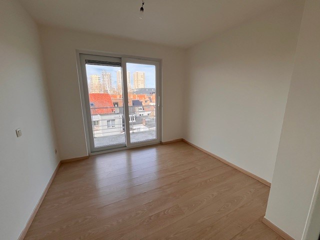 Zeer recent 2 slaapkamer appartement met open zicht | 79 m² groot - foto 5