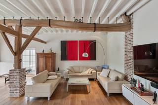 Authentieke en luxueus gerenoveerde langgevelhoeve op een domein van 6.920 m²Stap binnen in deze karaktervolle langgevelhoeve die met oog voor detail...