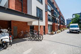 <p>In een privatieve woonerf ligt het project Briqueterie in een residentiële wijk van Laken, vlak bij Tour &amp; Taxis en het openbaar vervoer. In dit kleinschalige project genieten de 24 appartementen van een doordachte indeling die optimaal wooncomfort biedt, met ruime en lichtrijke leefruimtes.<br />De appartementen zijn uitgerust met innovatieve oplossingen zoals zonnepanelen en dubbele beglazing om een EPC-label A of B te behalen. Parking beschikbaar mits meerprijs. Kelder inbegrepen. Aarzel niet om contact met ons op te nemen om het project te ontdekken en een bezoek te organiseren!<br />Info &amp; Bezoeken: 02/318.18.08 of new.brussels@weinvest.be</p>