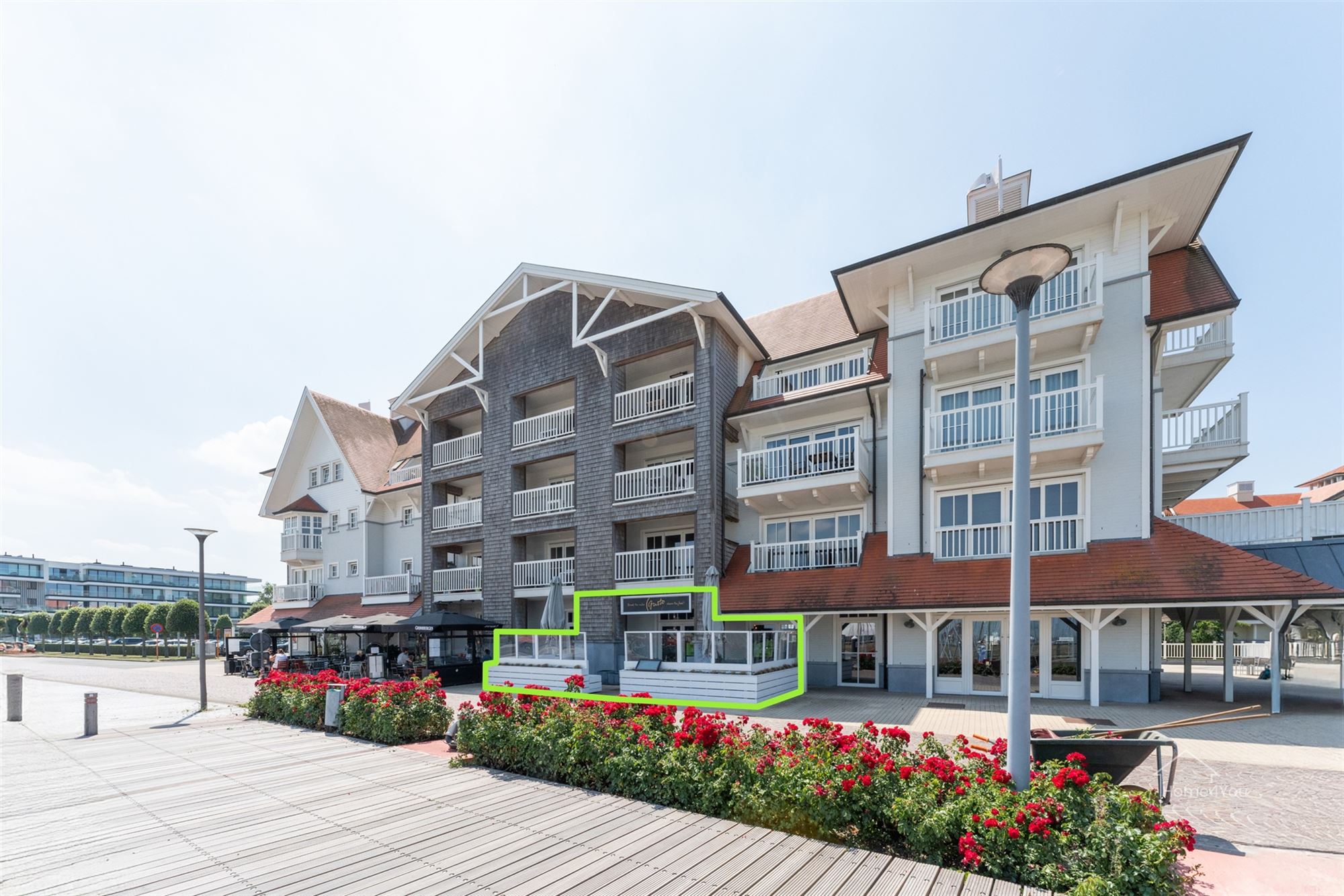 Magasin d'accueil spacieux et entièrement équipé sur la promenade ! - photo 1