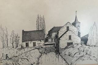 Voormalige watermolen op de Velpe, gelegen ten noorden van de kerk. Sterk verbouwde en aangepaste bakstenen gebouwen onder zadeldaken.<br />Gelegen in de Zelemstraat, een landelijke omgeving niet ver van het centrum van Halen. Deze rustige, groene plek wordt gewaardeerd vanwege het mooie uitzicht en historische context.<br /><br />De te renoveren woning heeft een voetafdruk van +-217m2 en heeft 2 bouwlagen.<br />Het te renoveren molengebouw heeft een oppervlakte van +-55m2.<br />De bruikbare oppervlakte van de stalling bedraagt +-610m2.<br /><br />Voormalige watermolen;<br />Buitenwerk: overbrugd sluiswerk van baksteen en hardsteen, waarvan sluizen verwijderd in 1975; kom van baksteen en natuursteen, verstevigd door middel van beton. Onderslagrad circa 1934 vernieuwd (volgens eigenaar; in 1946-'47 volgens molenbouwer Asnong): ijzeren schoepenwaterrad met deels gelaste, deels geklonken plaatijzeren schoepen; met moerbouten bevestigde spaken, vervaardigd uit lichtgebogen U-profielbalken; houten molenboom, verstevigd door gesmeed ijzeren banden, en draaiend op ijzeren tap. Het waterrad is thans echter vastgecementeerd (dient enkel als "decoratie") en de tap rust zinloos op de betonnen afdekking van de komafsluiting.<br /><br />Binnenwerk: houten staande werk, ondersteund door een gietijzeren kolom. Gaande werk aangedreven door recente elektromotor (circa 1960, ondergebracht in recente bijbouw, stroomafwaarts tegen molen aanleunend). IJzeren drijfwerk (naar verluidt van 1938) op horizontale lineaire as, met kamwielen overgebracht op verticale assen naar twee maalstoelen (zinken steenkisten). Houten galg.<br /><br />Buitengewone kenmerken;<br />* Bijzondere en unieke plek met weids zicht<br />* Pand met mogelijkheden<br />* 610m2 stalling<br />* Terrein van 17262m2 <br />* Lange oprijlaan<br />* Karaktervol te renoveren pand<br />* Waterloop Velpe langs de woning/voormalige molen<br /><br />EPC-score: F<br />Nieuwe eigenaars van een woongebouwen met een EPC-label E of F zullen verplicht worden om binnen de 5 jaar na overdracht de woning grondig energetisch te renoveren tot minimum EPC-label D.