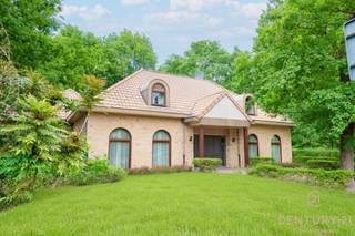 Riante energiezuinige villa met binnenzwembad en maximale privacyOp zoek naar luxe, ruimte en rust? Deze exclusieve villa, gelegen op een...