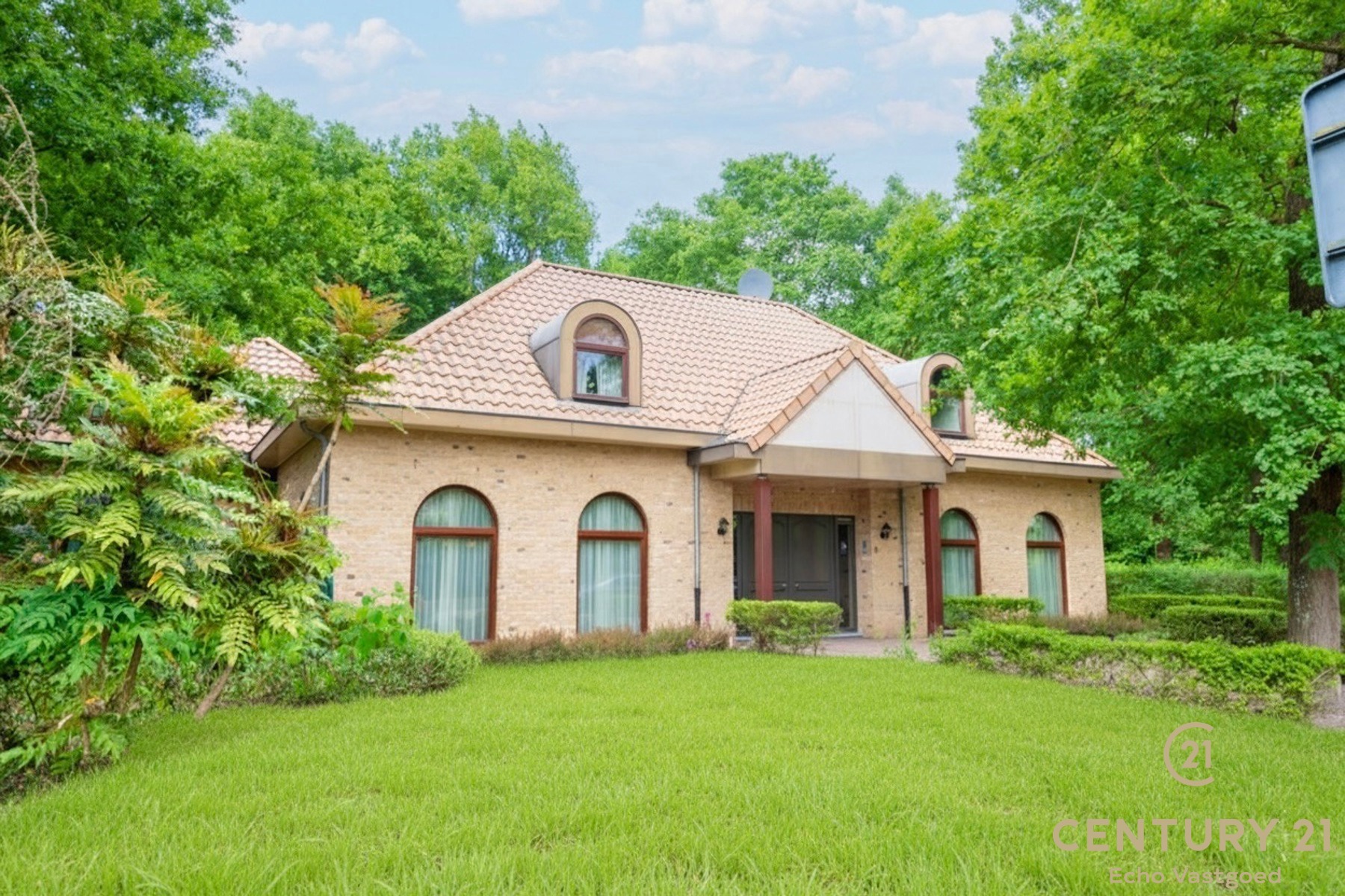 Riante villa met 5 slaapkamers, 4 badkamers en binnenzwembad - foto 2