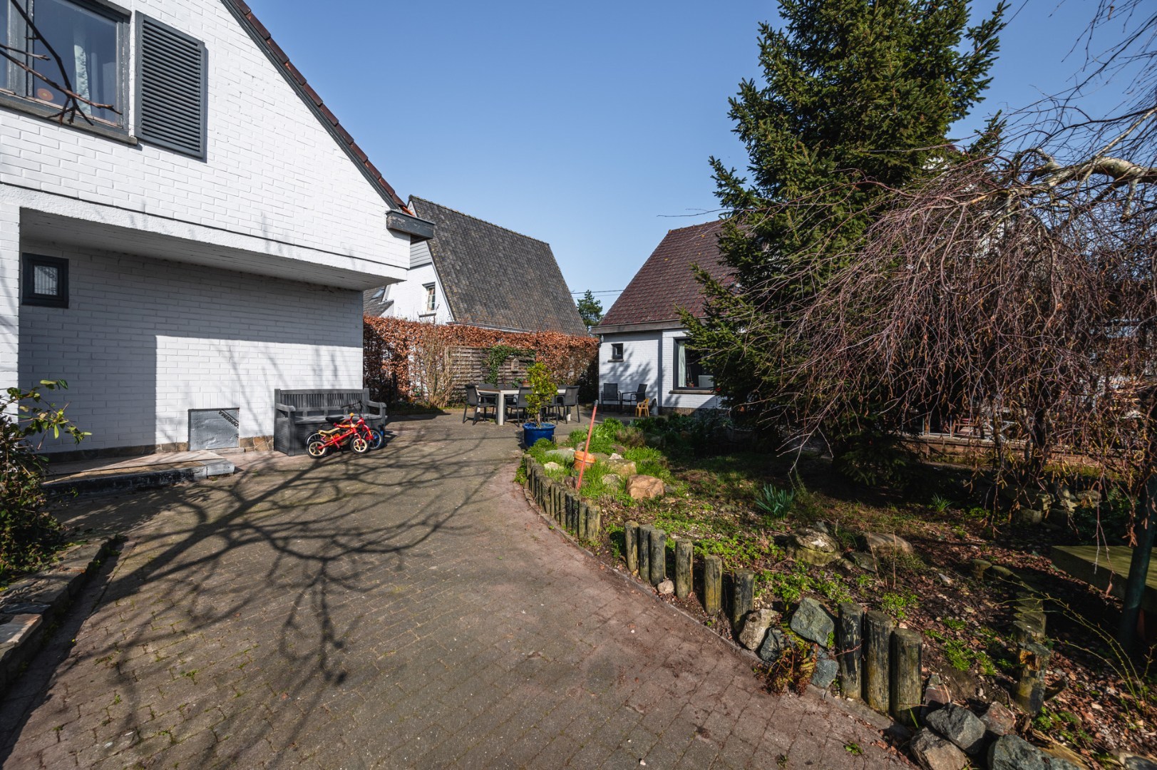 Alleenstaande en bijhuis op ongeveer 809 m² te Torhout. - foto 5