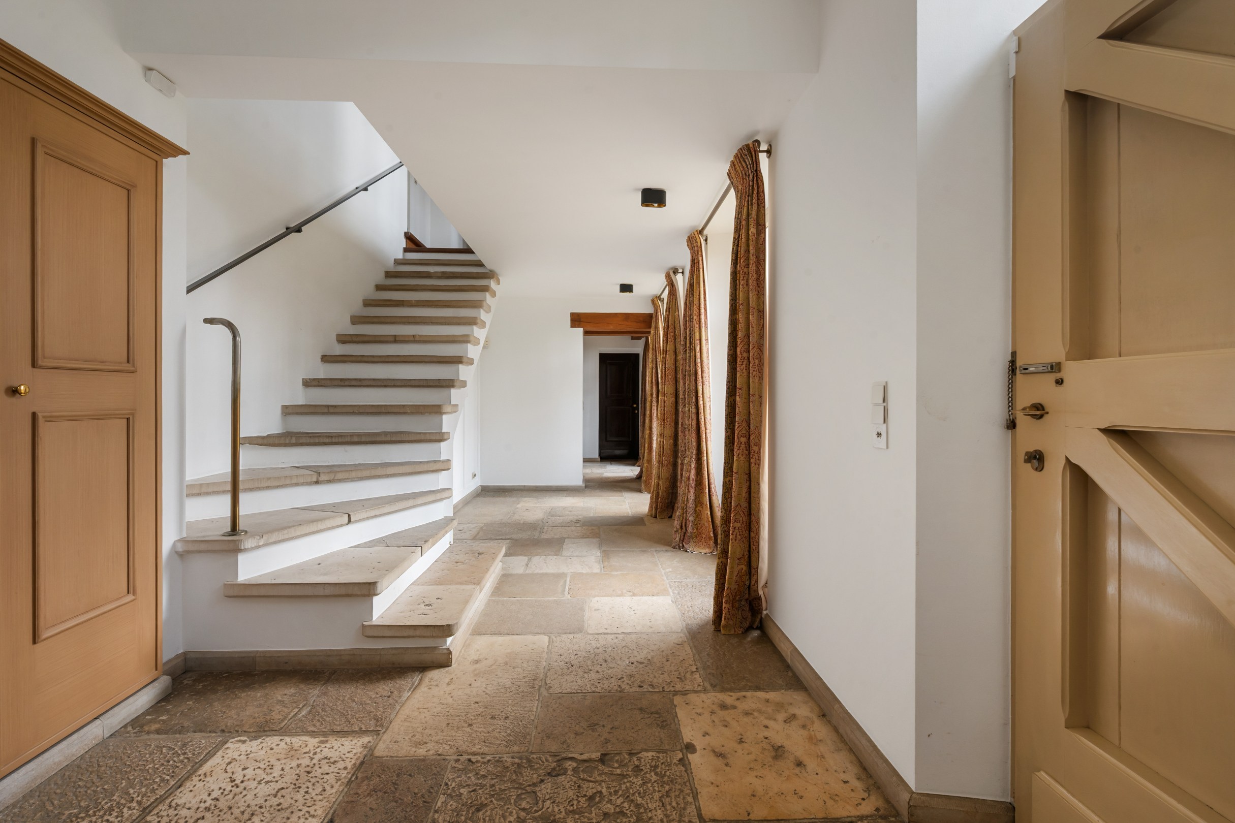 Uitzonderlijke villa op een prachtig domein van ca. 2,9 ha - foto 4