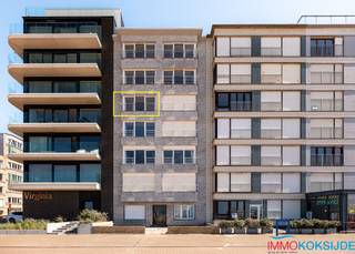 <p><strong>Koksijde-Zeedijk, Residentie Riant Séjour, Prachtig appartement met 2 slaapkamers, 4e verdieping met lift en frontaal zeezicht.</strong><br /> </p>

<p>Het appartement bestaat uit: inkomhall, woonkamer met prachtig zeezicht, open keuken voorzien van alle toestellen, 2 slaapkamers waarvan 1 met toegang tot het terras, badkamer met inloopdouche en wastafel in meubel en afzonderlijk toilet. Het appartement wordt bemeubeld verkocht. Gemeenschappelijke fietsenstalling in de residentie en privatieve kelder is inclusief. De voorgevel van de residentie is zonet gerenoveerd.<br /><br /><strong>Het gerenoveerde appartement is heel goed gelegen op de Zeedijk heeft een magnifiek frontaal zeezicht.</strong><br /><br /><strong>Bezichtigingen tijdens de zomervakantie mogelijk tussen 25/07 en 01/08.</strong></p>
