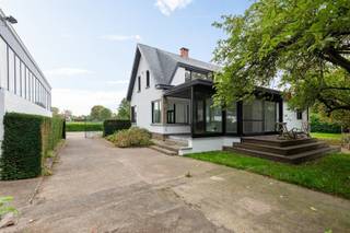 WILRIJK - Grens Edegem/Kontich: Villa met 4 slaapkamers op 11.662 grond, met groot magazijn 540m² en garage  BESCHRIJVING: Dit eigendom bevindt zich...