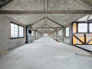 De loft in Residentie Van Simaey belichaamt ware ruimtelijke vrijheid met zijn open, loftachtige indeling, industriële elementen en stijlvolle details. Deze unieke leefruimte biedt bewoners een ongeëvenaarde combinatie van eigentijds design en historische ambiance, waardoor het de ideale plek is voor wie op zoek is naar een inspirerende en karaktervolle woonervaring. Het appartement heeft een BVO van 250m².<br /><br />Wenst u meer informatie? Contacteer ons en maak een afspraak met Benjamin op 0473 97 08 80 of benjamin@rosseel.be.