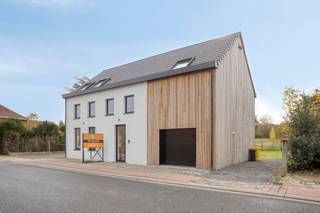 Op een gunstige locatie met vlotte verbindingen naar Leuven, Aarschot en de E314 bevindt zich deze volledig vernieuwde gezinswoning op een perceel...