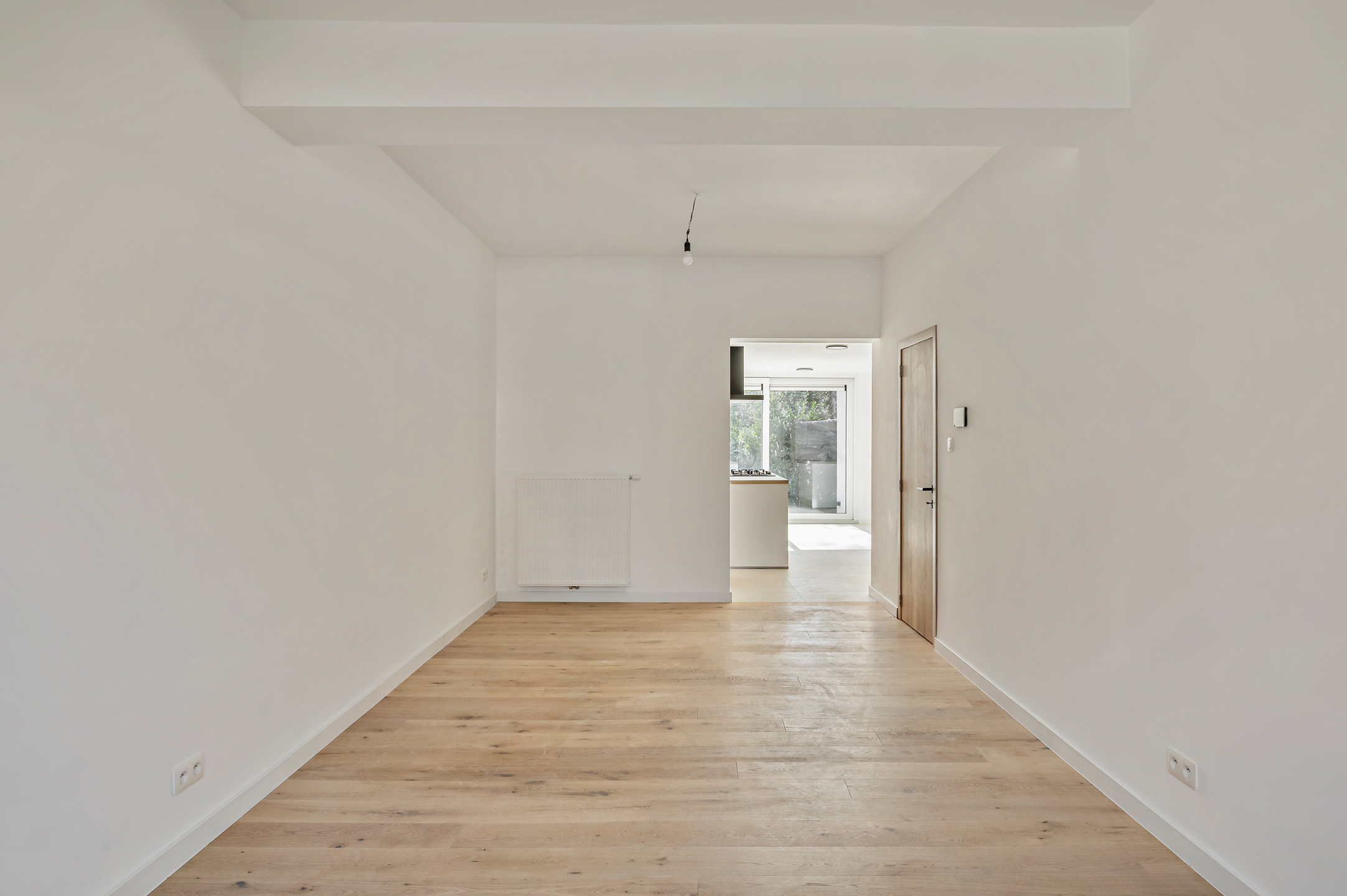 Volledig gerenoveerde en instapklare woning met zonnige tuin te Brasschaat! - foto 5