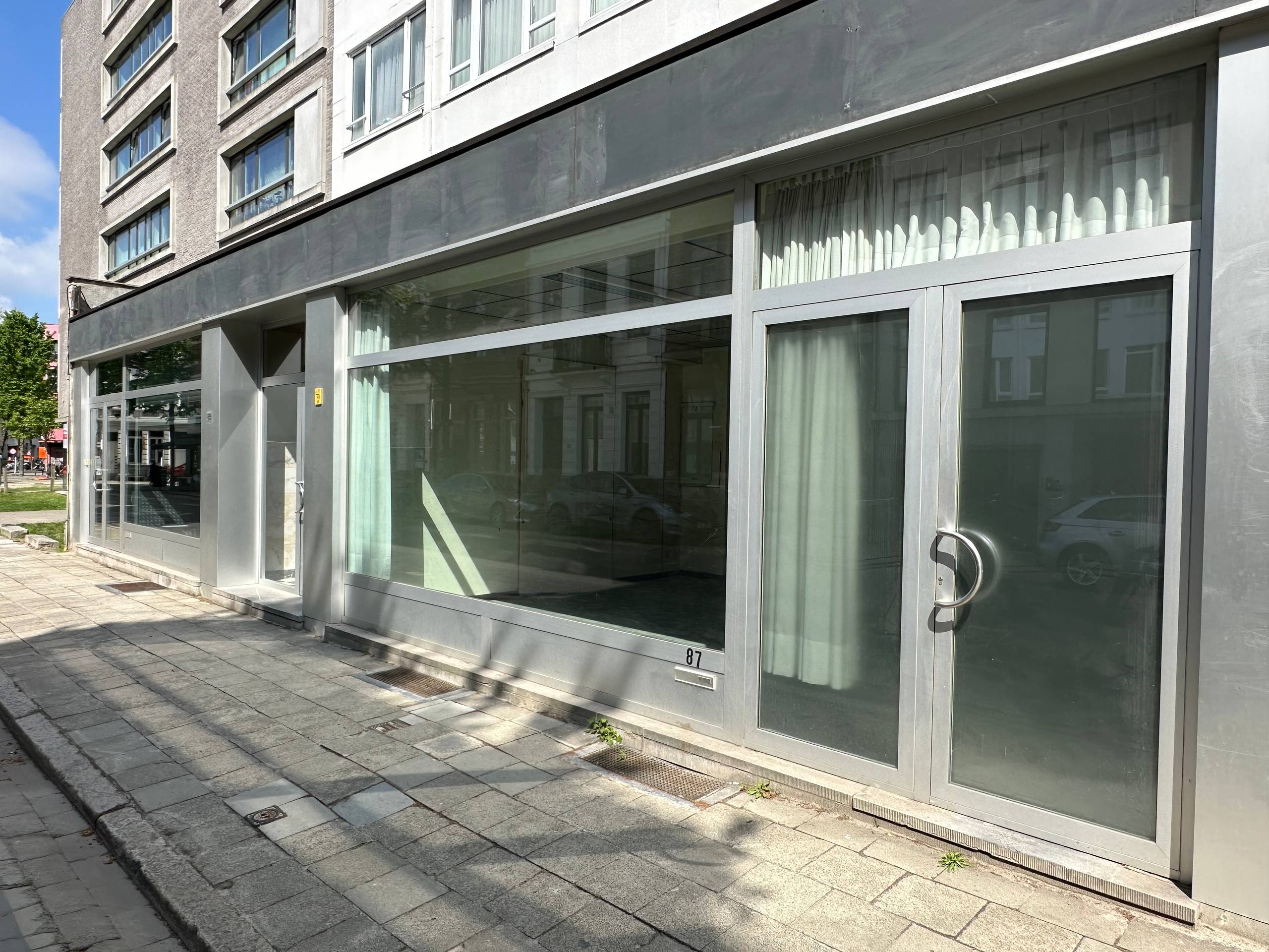 Ruim commercieel pand van 415m² op interessante locatie - foto 3
