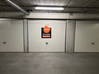 Deze dubbele garagebox bevindt zich op de verdieping -1 van de residentie Ysera III te Nieuwpoort-Bad.De box is geschikt voor 2 wagens en is voorzien...