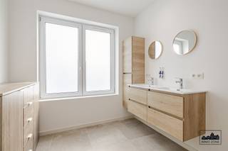 Prachtig recent (2023) gerenoveerde rijwoning in Steendorp met 160 m² bewoonbare oppervlakte op een perceel van 206 m². Deze woning telt...