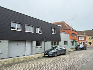 Bijzonder verzorgde, instapklare kantoorruimte met eigen garage en vlotte parkeergelegenheid in de directe buurt. Het kantoor is in de...
