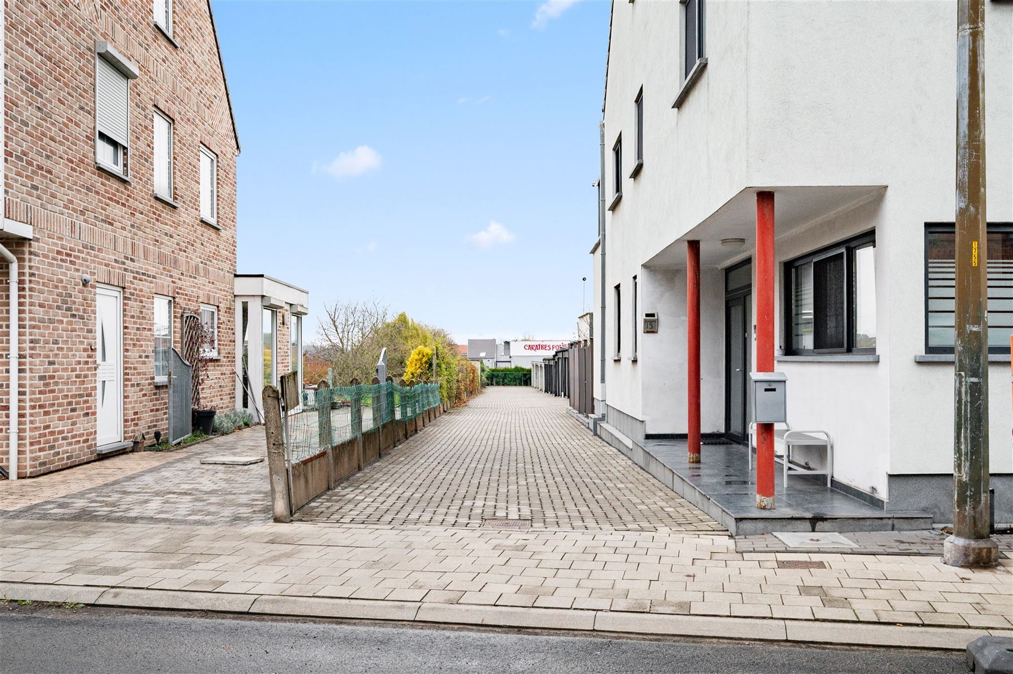 3 garageboxen met vernieuwde oprit, poort en dak  - foto 3