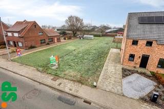 Bouwgrond voor halfopen bebouwing op toplocatie in Geel (Larum)Mooi gelegen bouwgrond voor halfopen bebouwing met een totale oppervlakte van 608 m²...