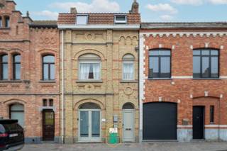 BUITENKANS! Deze leuke woning is opgedeeld in 3 entiteiten en is ideaal gelegen, pal in het gezellige centrum van Nieuwpoort-stad, op 10...