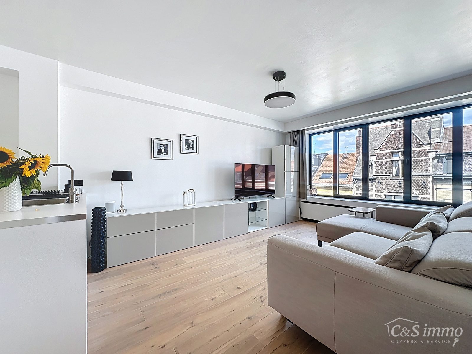 Gerenoveerd 2 slaapkamer appartement in een klein gebouw - foto 1