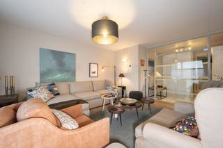 Dit ruim hoekappartement (117 m²) bevindt zich op de 4e verdieping van residentie Kiana, ontworpen door Govaert & Vanhoutte. Centraal gelegen...