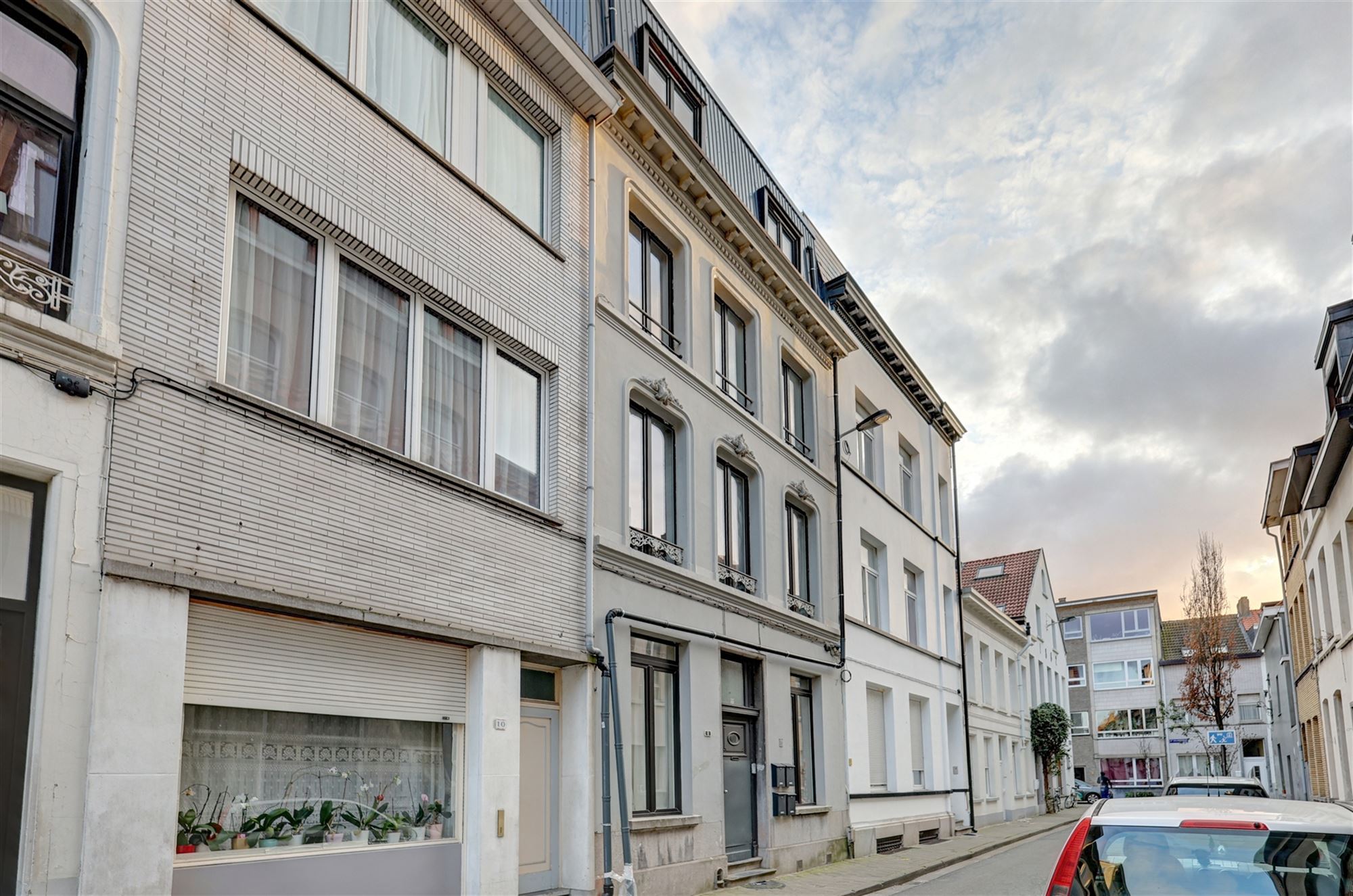 Gelijkvloers appartement met drie slaapkamers - foto 1