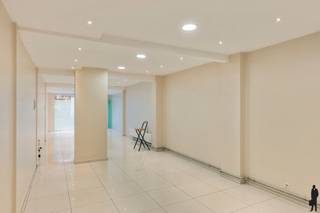 Dit volledig opgefriste commercieel gelijkvloers van ca. 135 m² bevindt zich op een uitstekende locatie in de Quellinstraat, aan de zijde...