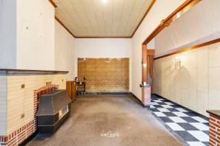 Dit ruime woonhuis met een opvallend brede gevel is jouw kans om een echt droomhuis te creëren! Met de mogelijkheid om na de renovatie 3 tot...