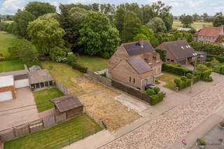 RUSTIG GELEGEN BOUWGROND VAN 455 M² ZONGERICHT & GESCHIKT VOOR HOBLigging: In een rustige en groene omgevingOppervlakte: 455 m² (straatzijde...