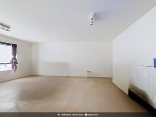 Bent u op zoek naar een gezellig en leuk appartement te huur in Kortrijk met 2 slaapkamers en een tuin dan is deze zeker iets voor u. Het appartement beschikt over een leuke tuin.<br /><br />INDELING:<br />- inkomhal met gastentoilet<br />- ruime leefruimte<br />- open keuken voorzien van alle toestellen<br />- leuke tuin volledig afgesloten<br />- badkamer voorzien van bad, dubbele lavabo en handdoekenverwarming<br />- 2 slaapkamers<br /><br />ALGEMEEN:<br />- autostaanplaats en kelderberging inbegrepen in de prijs<br />- centrale ligging<br />- gunstig EPC<br />- lichtrijk<br /><br />Interesse? Vraag zeker uw bezoek aan via www.dewaele.com!