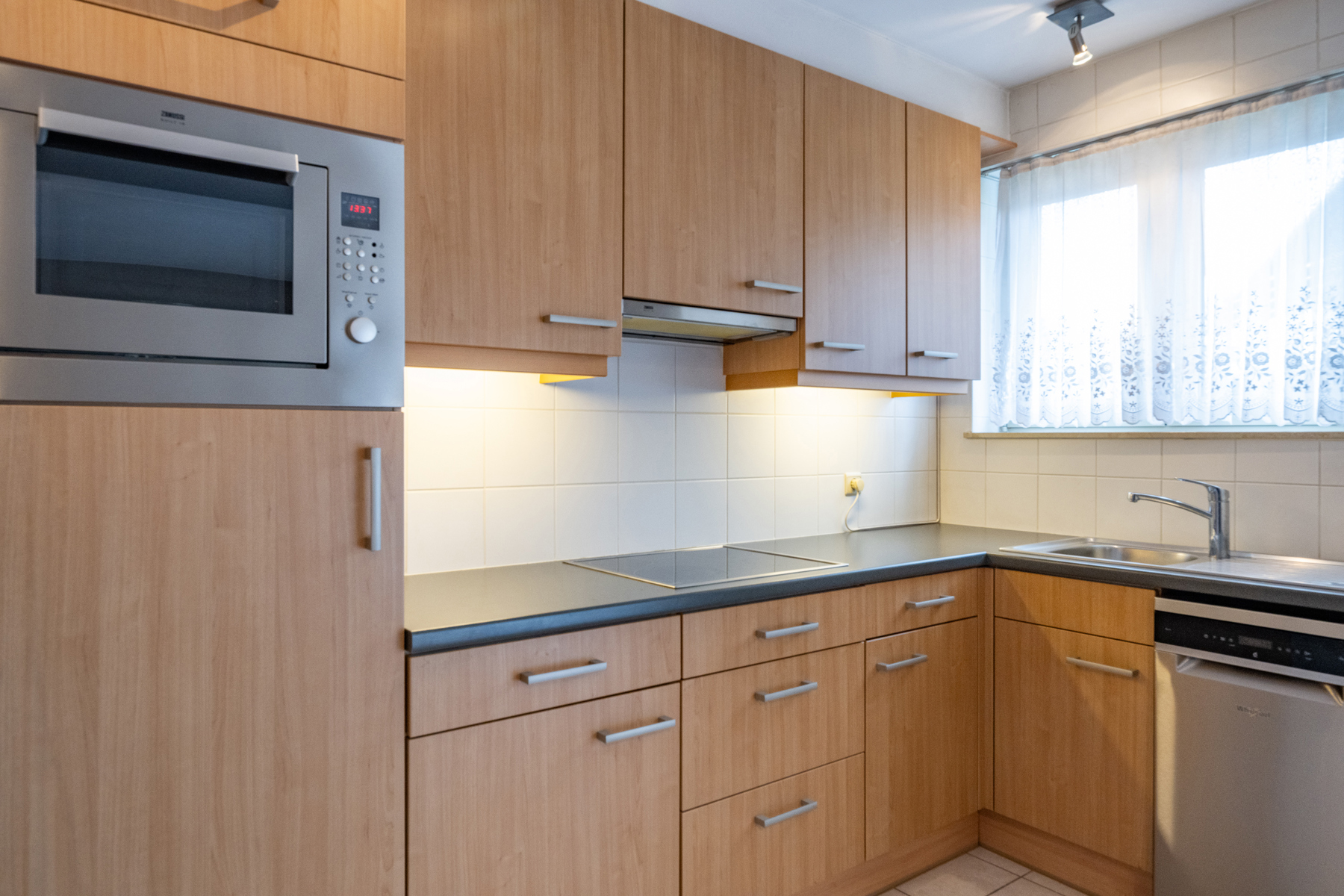 GELIJKVLOERSAPPARTEMENT MET TERRAS & AUTOSTAANPLAATS - foto 4