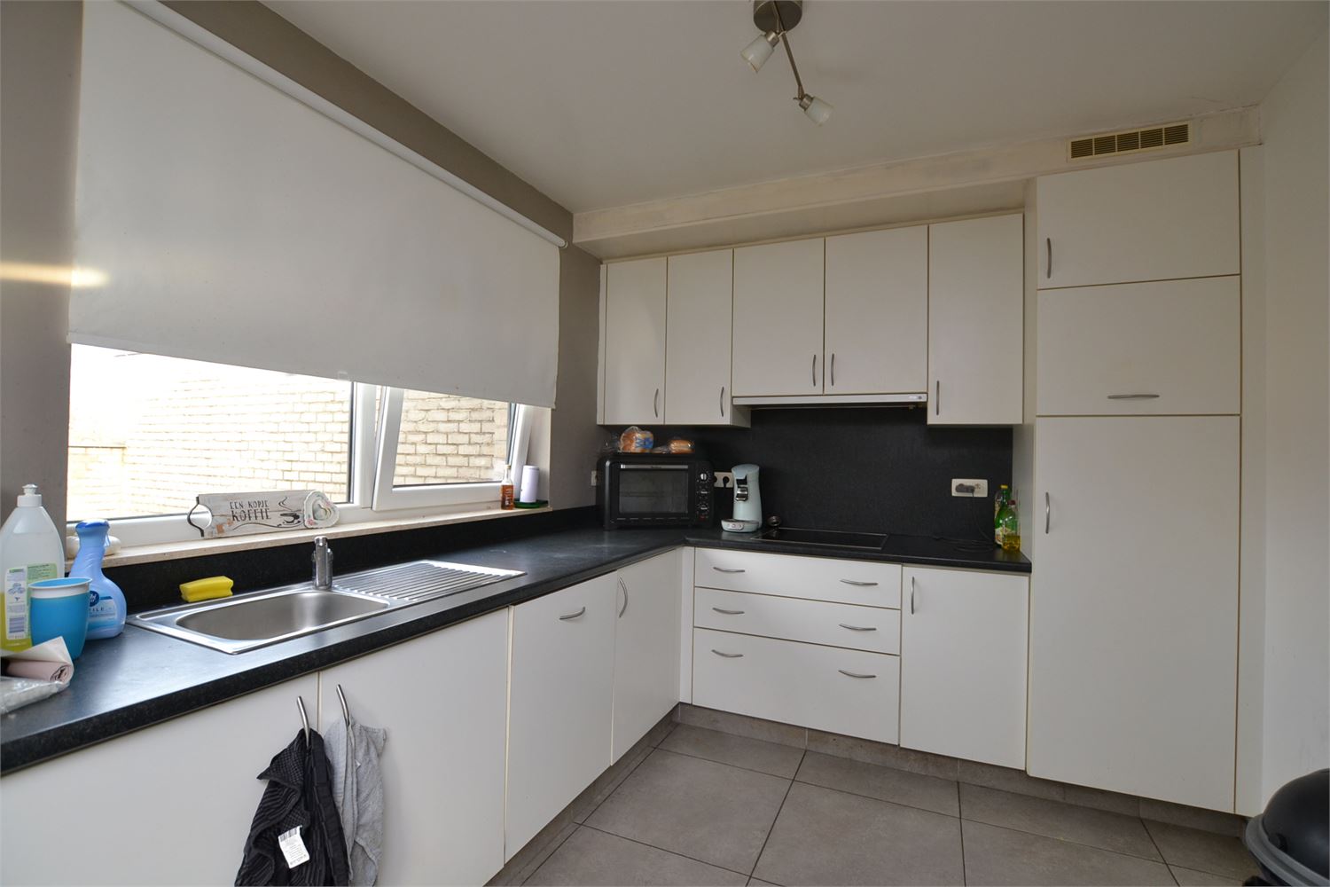 RUSTIG GELEGEN DUPLEXAPPARTEMENT MET 3 SLAAPKAMERS, TERRAS, GARAGE EN AUTOSTAANPLAATS - foto 4