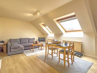 Voor meer informatie of een bezoek contacteer Anne De Block van OC Vastgoed: 0471 38 00 36 of anne@ocvastgoed.beDit appartement met één slaapkamers...