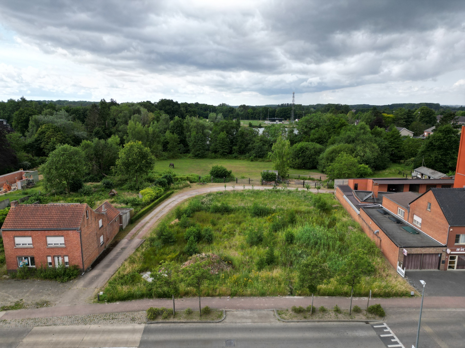 Projectgrond met vergunning voor 7 appartementen. - foto 2