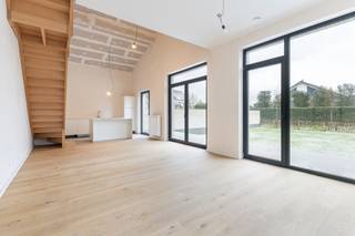 [[ DIT PAND NEEMT DEEL AAN DE ERA OPEN HUIZEN DAG OP 6/12 VAN 13:00 TOT 14:00 ]]Te koop: moderne halfopen nieuwbouwwoning in de Zilverlaan in...